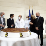 巨大ガレットを囲んでの賀詞交換会